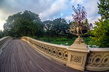 Fototapeta na wymiar Central Park in spring bow bridge