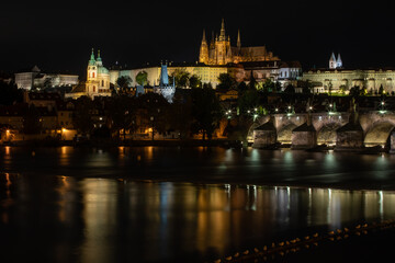 Fototapeta na wymiar panoramic view of Prague Castle St. Vitus Cathedral and Charles Bridge in the center of Prague at night and lights from street lights