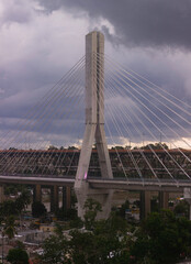 Puente en Republica Dominicana, mas metro de Santo Domingo.