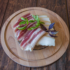 Sliced lard and Basil