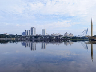 Obraz premium A reflections view of housing area in Putrajaya Malaysia