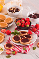 Lemon and straberry tartlets. 