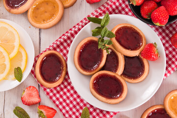 Lemon and straberry tartlets. 