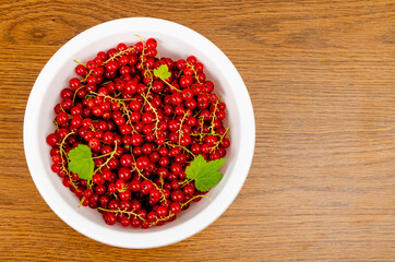 Ripe red currants in white bowl.  Photo