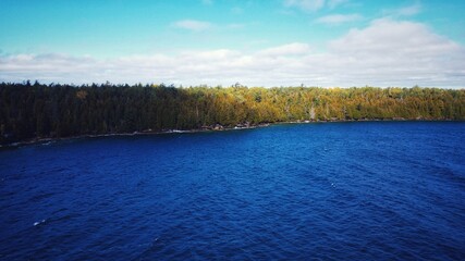 A picturesque lake shore in Tobermory.