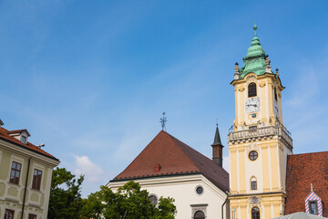 Fototapeta na wymiar スロバキア　ブラチスラヴァの旧市庁舎の時計台 