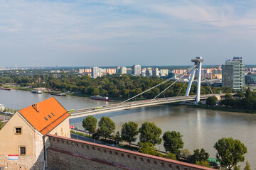 スロバキア　ブラチスラヴァのSNP橋
