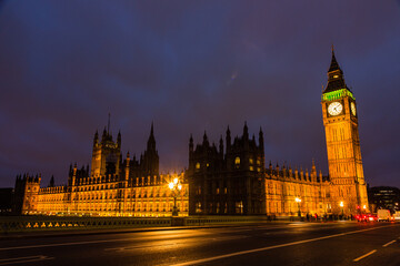 Fototapeta na wymiar イギリス　ライトアップされたロンドンのウェストミンスター宮殿とビッグ・ベン