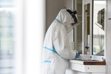 testing covid 19 coronavirus test detection virus pandemie epidemie medecin medecine infirmier infirmiere personnel nez nasal nasopharynge