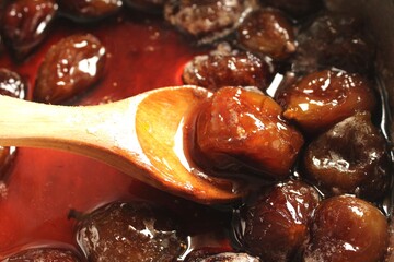 cooking fruits jam