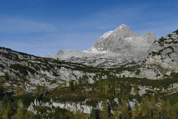 Wanderung in den Bergen mit Blick auf die Ingolstädter Hütte