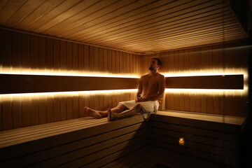 Dojrzały mężczyzna w saunie © marriaci_photo
