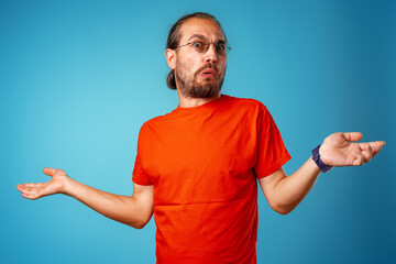 Nerdy clueless man gesturing he doesn't know