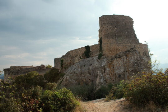 Forteresse de Mornas au cr&eacute;puscule