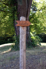 wegweiser zur toilette