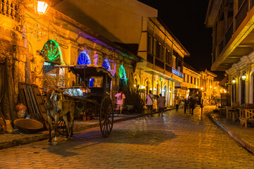 フィリピン　夜のビガン歴史都市の街並み