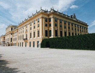 Obraz premium View of the historic palace, Vienna Austria