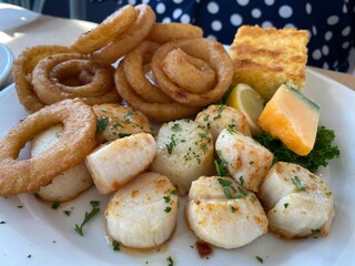 Sauteed Sea Scallops with Onion Rings