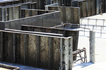 住宅基礎工事の金属製のコンパネ © Paylessimages