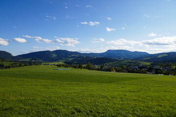 Obraz premium Beautiful mountainous autumn or summer landscape in Austria.