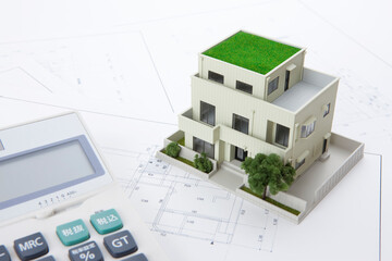 Fototapeta na wymiar 住宅模型と電卓