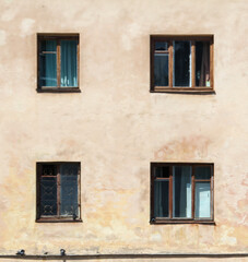 Fototapeta na wymiar Old windows in a multi-storey building