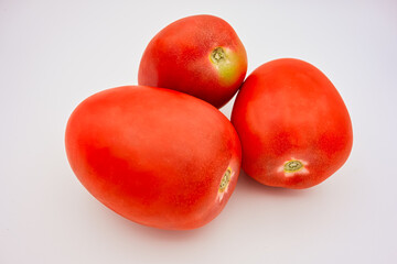 Fototapeta na wymiar Tomatoes. three red tomatoes isolated on white background