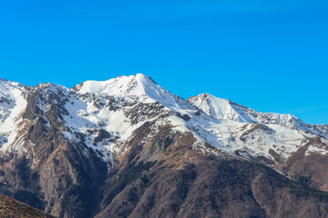 Occitanie - Hautes-Pyrénées - Vue sur les sommets enneigés