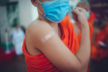Man showing right arm vaccinated with Covid