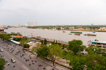 Fototapeta na wymiar サイゴン河とトンドゥクタン通り