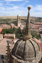 Tejados de la ciudad española de Segovia fotografiados desde la Catedral