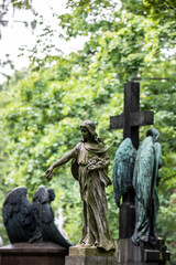 Gräber mit Friedhofsfiguren, Engel, , auf dem Melatenfriedhof, Köln