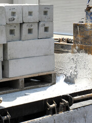 歩道工事のコンクリートの縁石