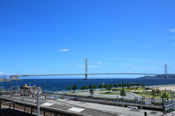 明石海峡大橋と青空