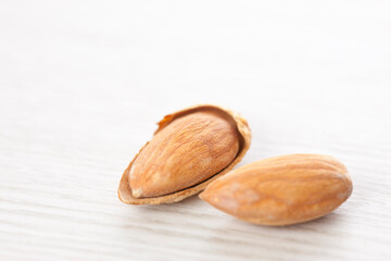 殻付きアーモンド