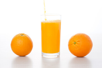 オレンジとオレンジジュース