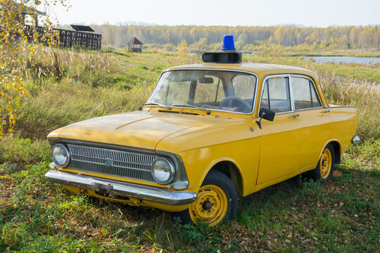 yellow police car from the Soviet Union