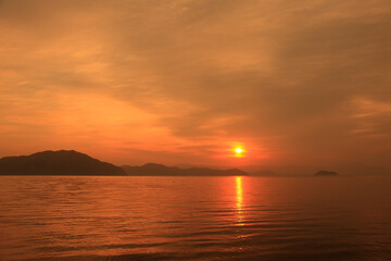 琵琶湖の朝日