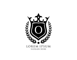 Obraz premium Luxury Monogram O Letter Logo. Vintage King Crown badge design for Royalty, Letter Stamp, Boutique, Hotel, Heraldic, Jewelry, Wedding.