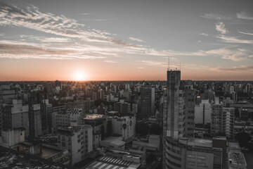 Vista de la ciudad desde una terraza de edificio