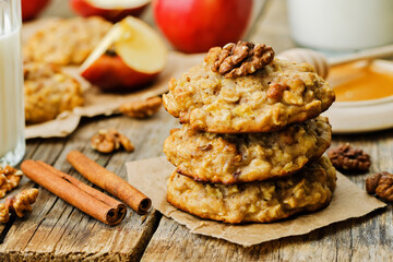 apples oats cinnamon cookies on a wood background
