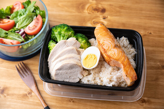 body building lunch box image with chicken breast, salmon and brown rice