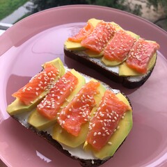 sandwich with salmon