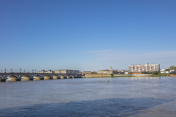 Fototapeta na wymiar River Garonne and Pont de Pierre (