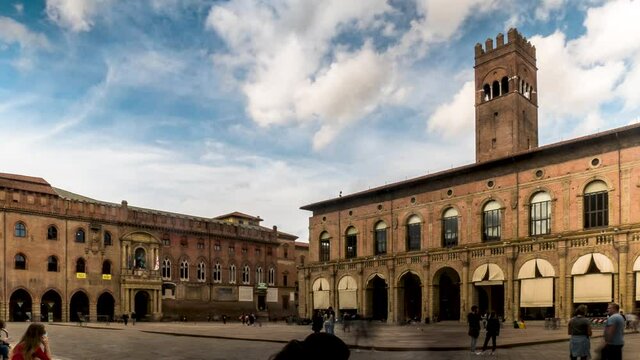 Bologna, Italy, time lapse in Piazza Maggiore main square