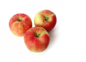 三個の赤い林檎