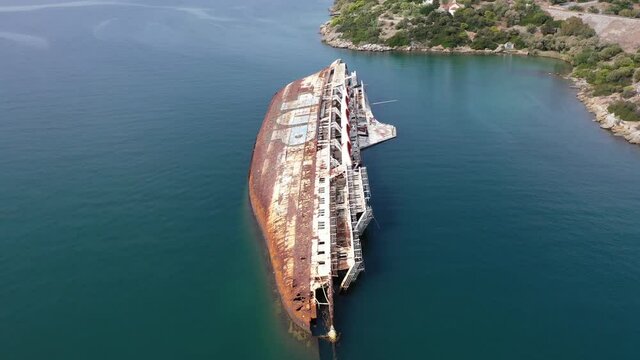 Schiffswrack aus der Luft | Broken Ship from above