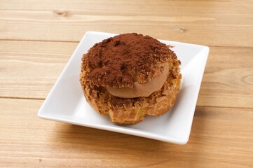 チョコのシュークリーム