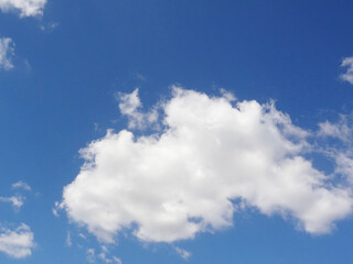 白い雲と青空