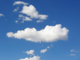 白い雲と青空